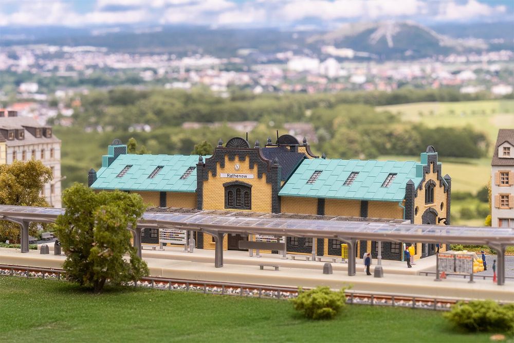 Faller 282701 Stadtbahnhof Rathenow 1:220 Spur Z Bausatz NEU