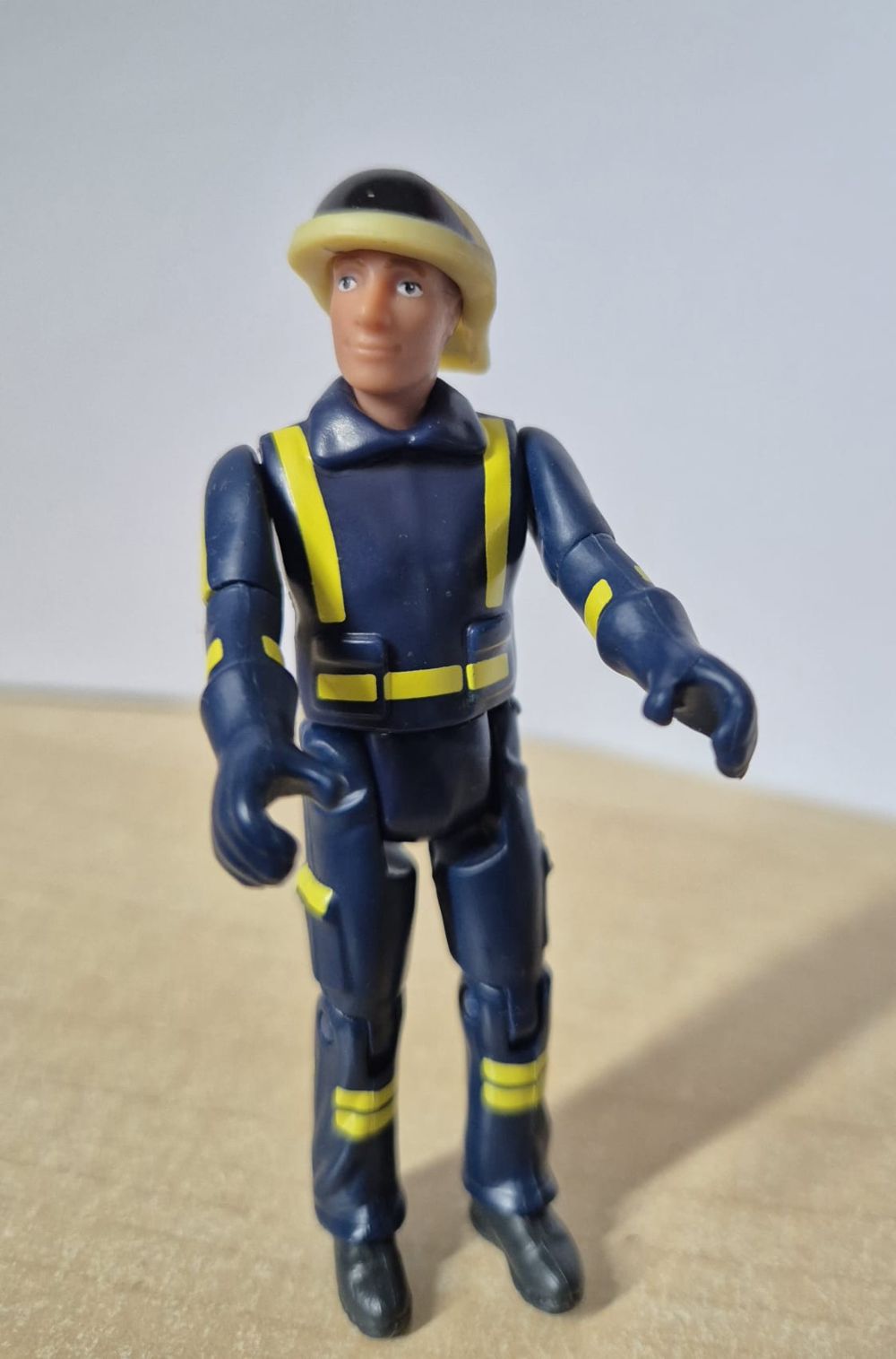 ArsTECNICA FEUERWEHRMANN Feuerwehrmann Miniaturfigur Spur G NEU