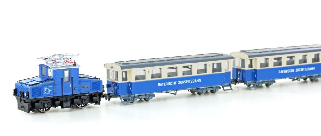 Hobbytrain H43106S Zugspitzbahn Tal-Lok mit 2 Personenwagen Spur H0e