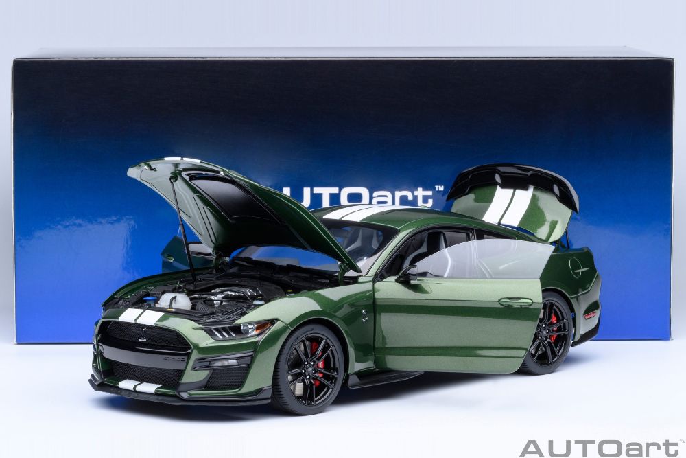 AUTOart 73097 Ford Mustang Shelby GT500 (eruption green) 1:18 Neu