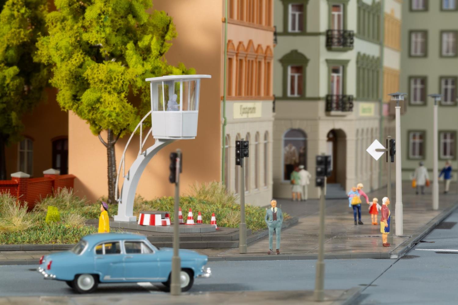 Auhagen 13352 Verkehrskanzel mit Zubehör 1:120 Spur TT Bausatz Neu