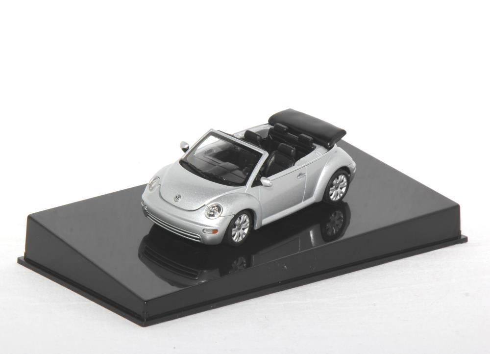 AUTOart 59758 VW New Beetle Cabrio 2003 silber 1:43