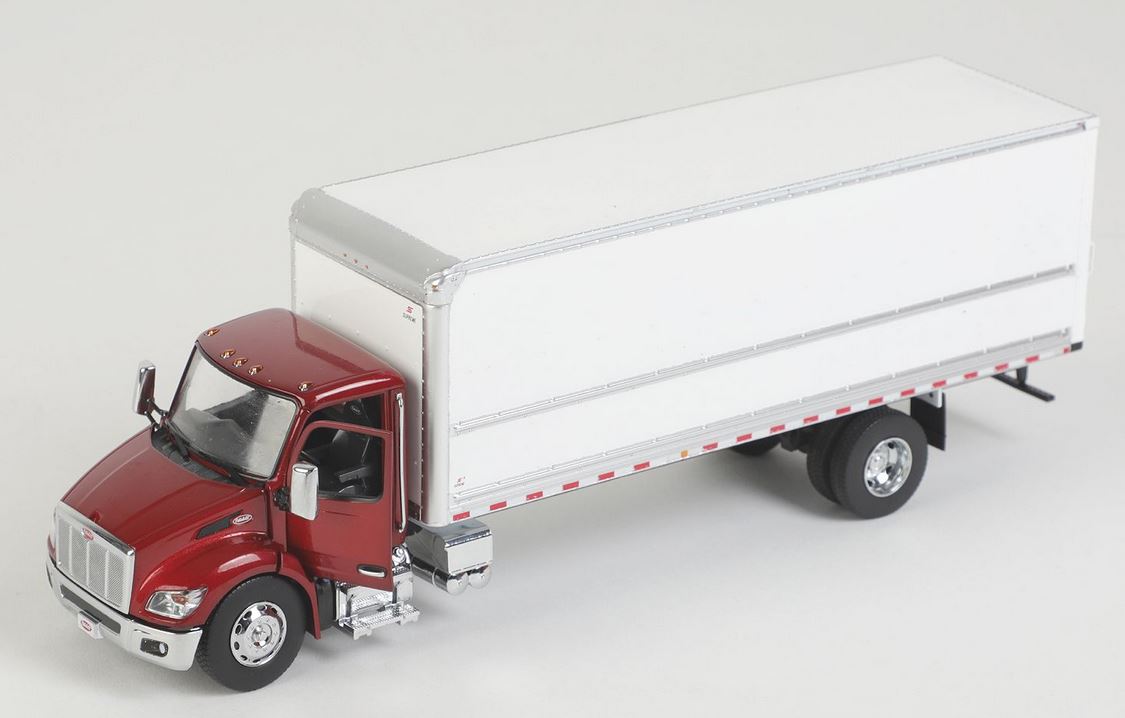 Diecast Masters 71106 Peterbilt Model 536 with Cargo body 1:32 Standmodell