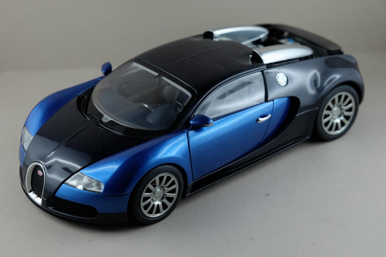 AUTOart 70907 Bugatti EB 16.4 Veyron (BLACK/BLUE) 1:18 Neu OVP